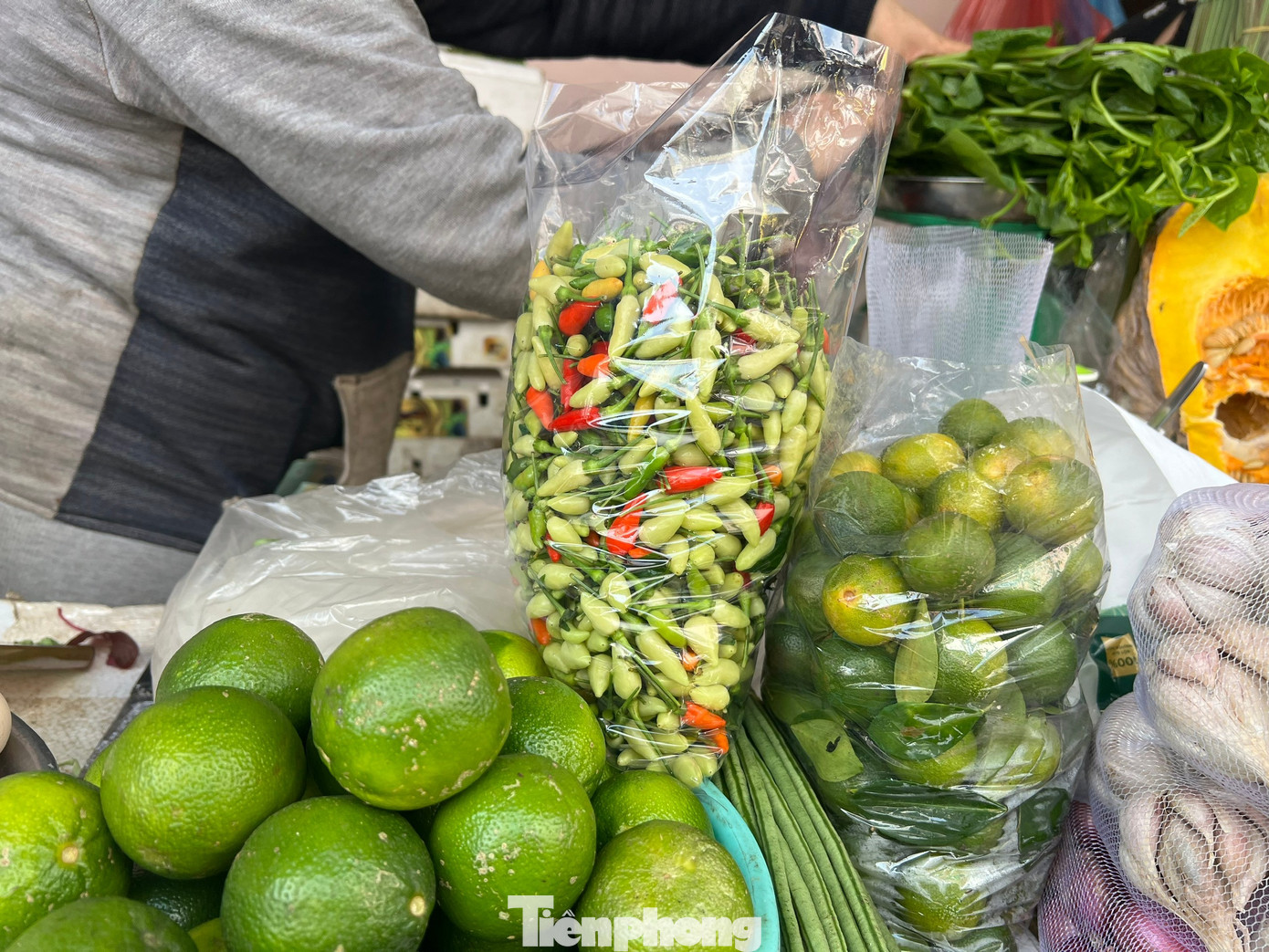 Ớt ra vỉa hè, giá cao ngất - Ảnh 5