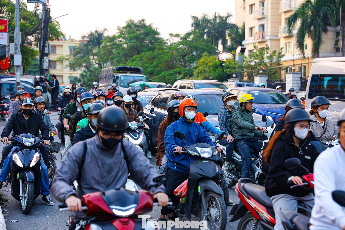 Cận cảnh đường Nguyễn Hoàng Tôn nối Vành đai 3 trước thời điểm mở rộng - Ảnh 6