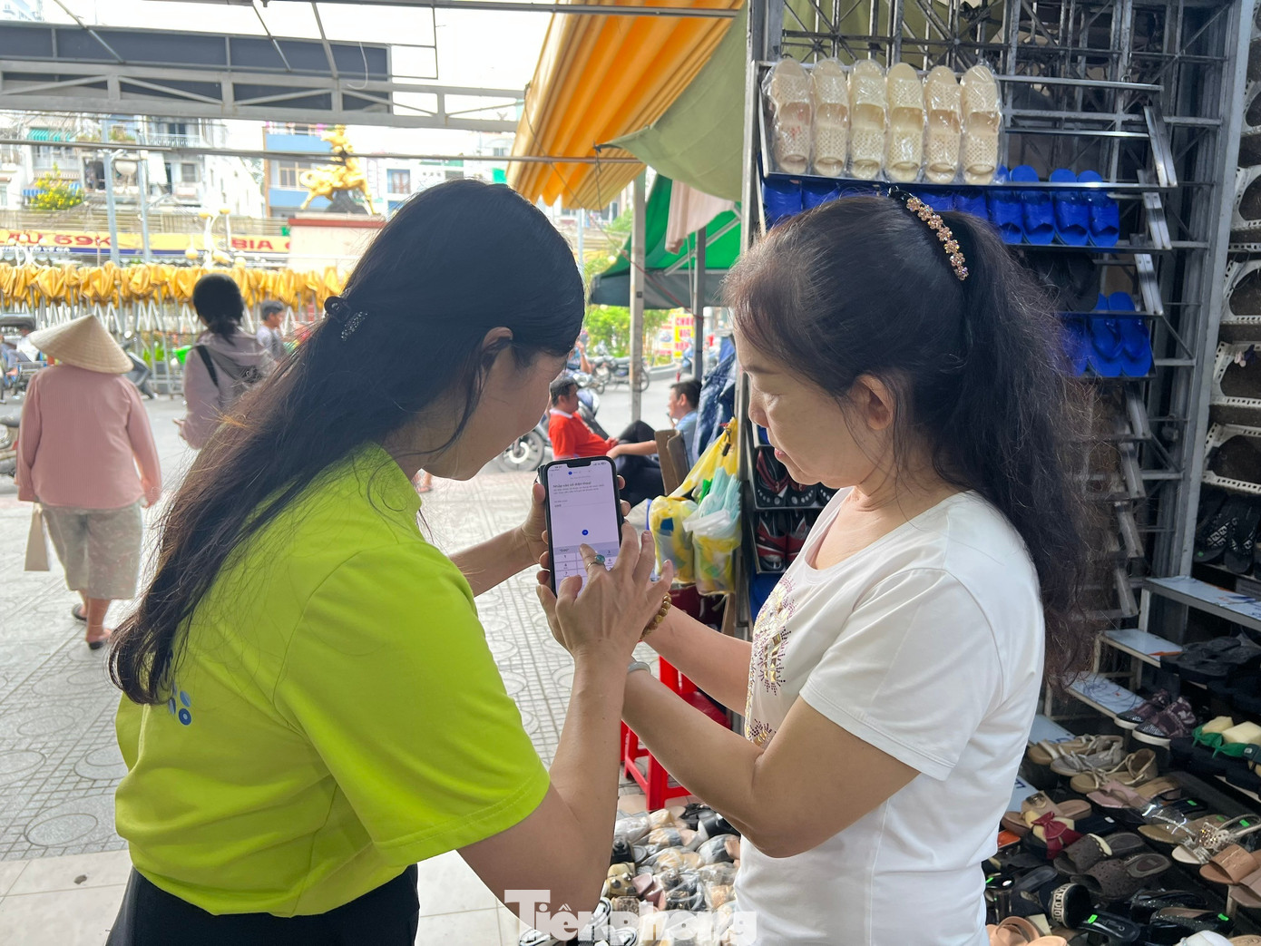 Tiểu thương ‘tròn mắt’ kê khai thuế bằng… giọng nói - Ảnh 2