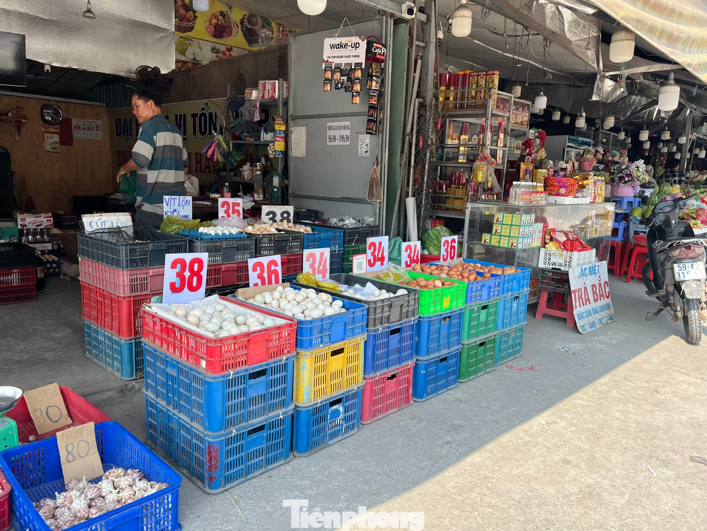 Giá trứng tăng mạnh, thịt heo... 'nhấp nhổm' - Ảnh 1