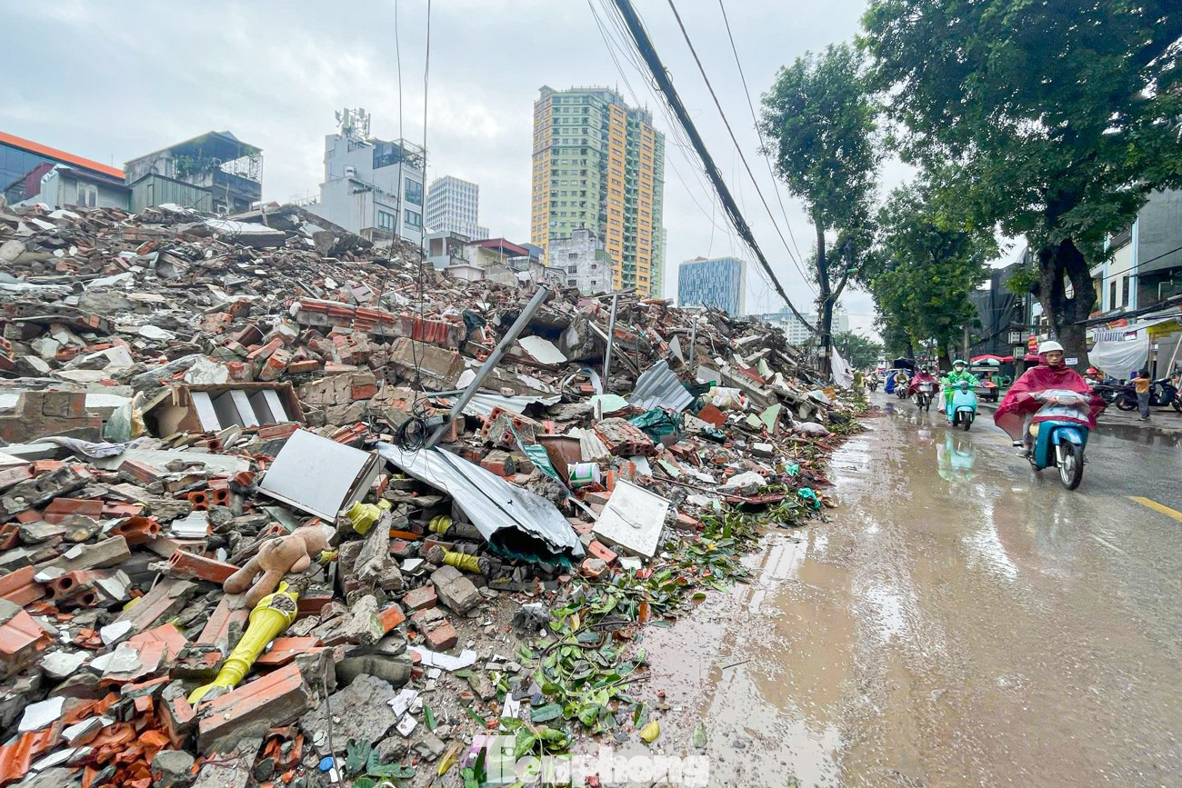 Dự án đường Vành đai 1 đoạn Hoàng Cầu - Voi Phục 'thần tốc' giải phóng mặt bằng - Ảnh 1