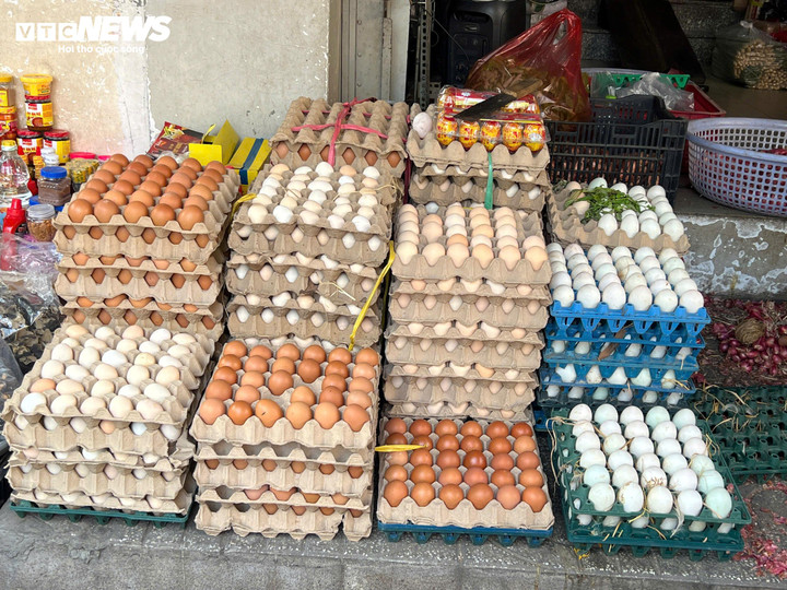 Giá thịt, trứng tăng mạnh, người tiêu dùng xoay xở thế nào mùa cận Tết? - Ảnh 5