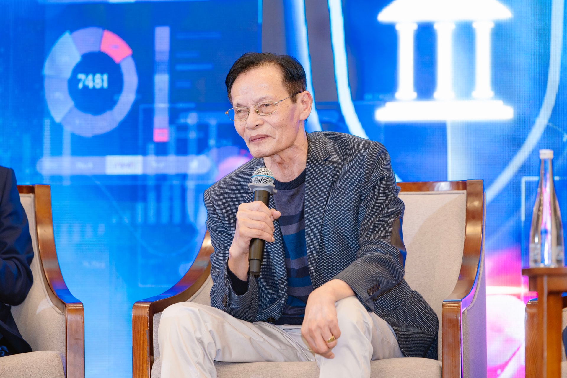 TS Lê Xuân Nghĩa: Các giao dịch chuyển tiền, thanh toán đều để lại dữ liệu, khi bị rò rỉ có thể gây thao túng thị trường, bất ổn tài chính - Ảnh 1