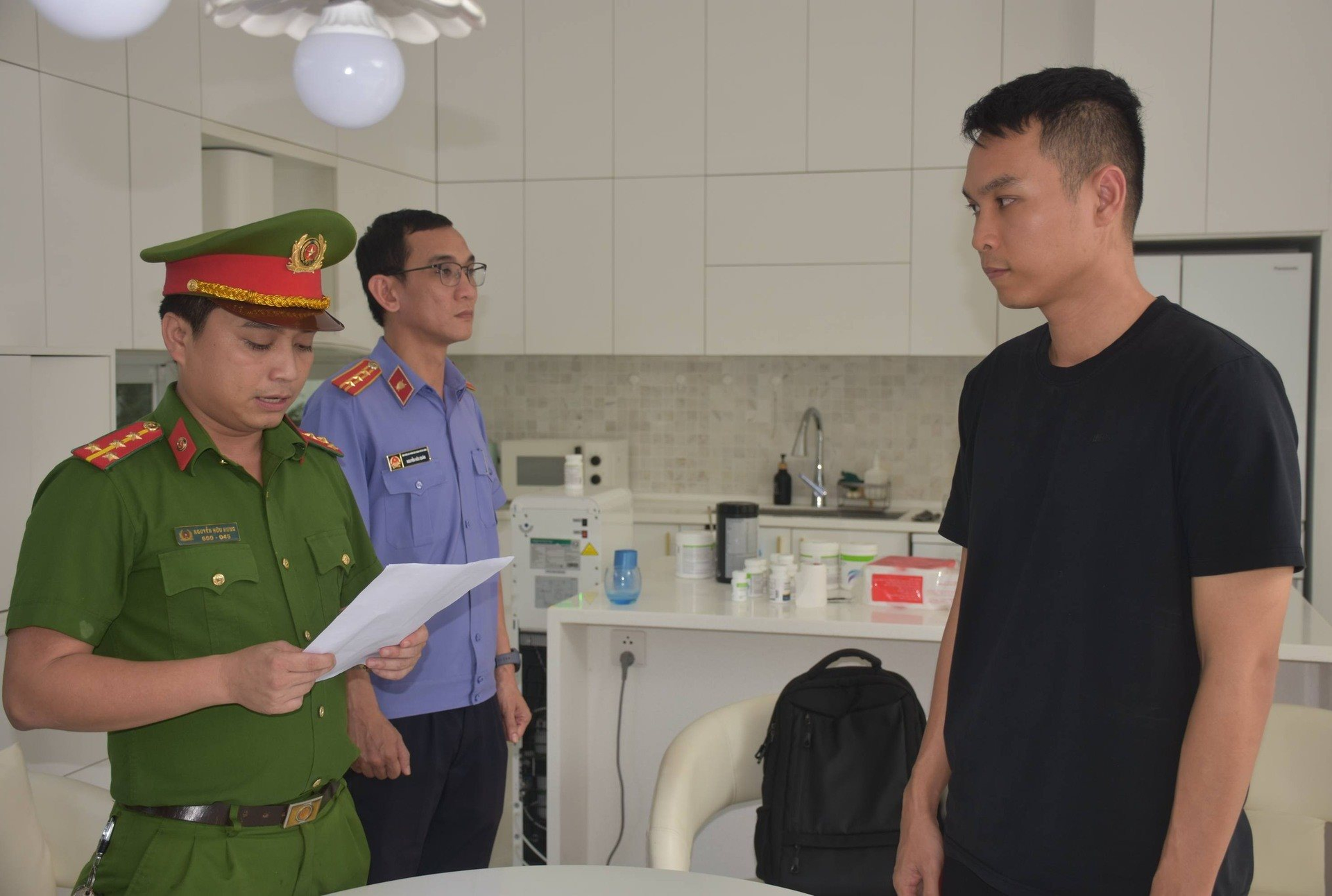 Thanh niên 33 tuổi cầm đầu dự án "ma", lừa sạch 2.000 tỷ đồng: Công an Đà Nẵng phát thông báo khẩn tới các bị hại - Ảnh 1