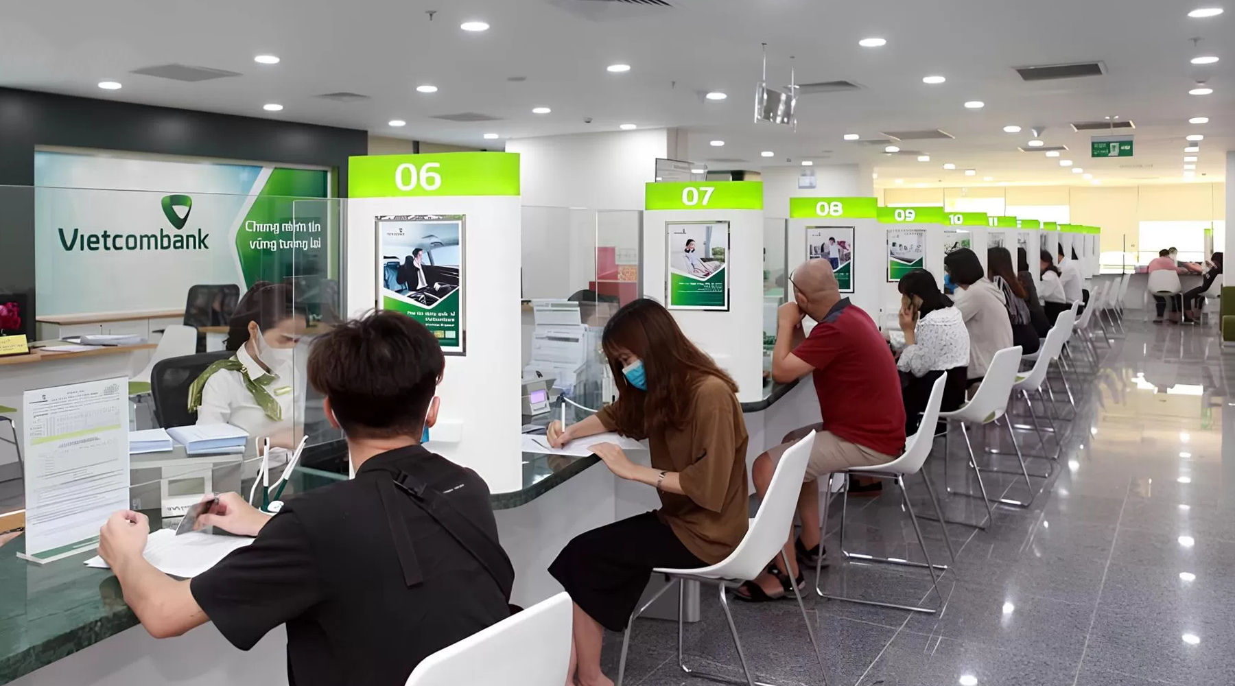 Từ 1/1/2026, Vietcombank, VietinBank, Agribank, BIDV... ngừng chấp nhận loại giấy tờ này, ai chưa cập nhật bị ngừng giao dịch rút tiền/ chuyển tiền - Ảnh 1