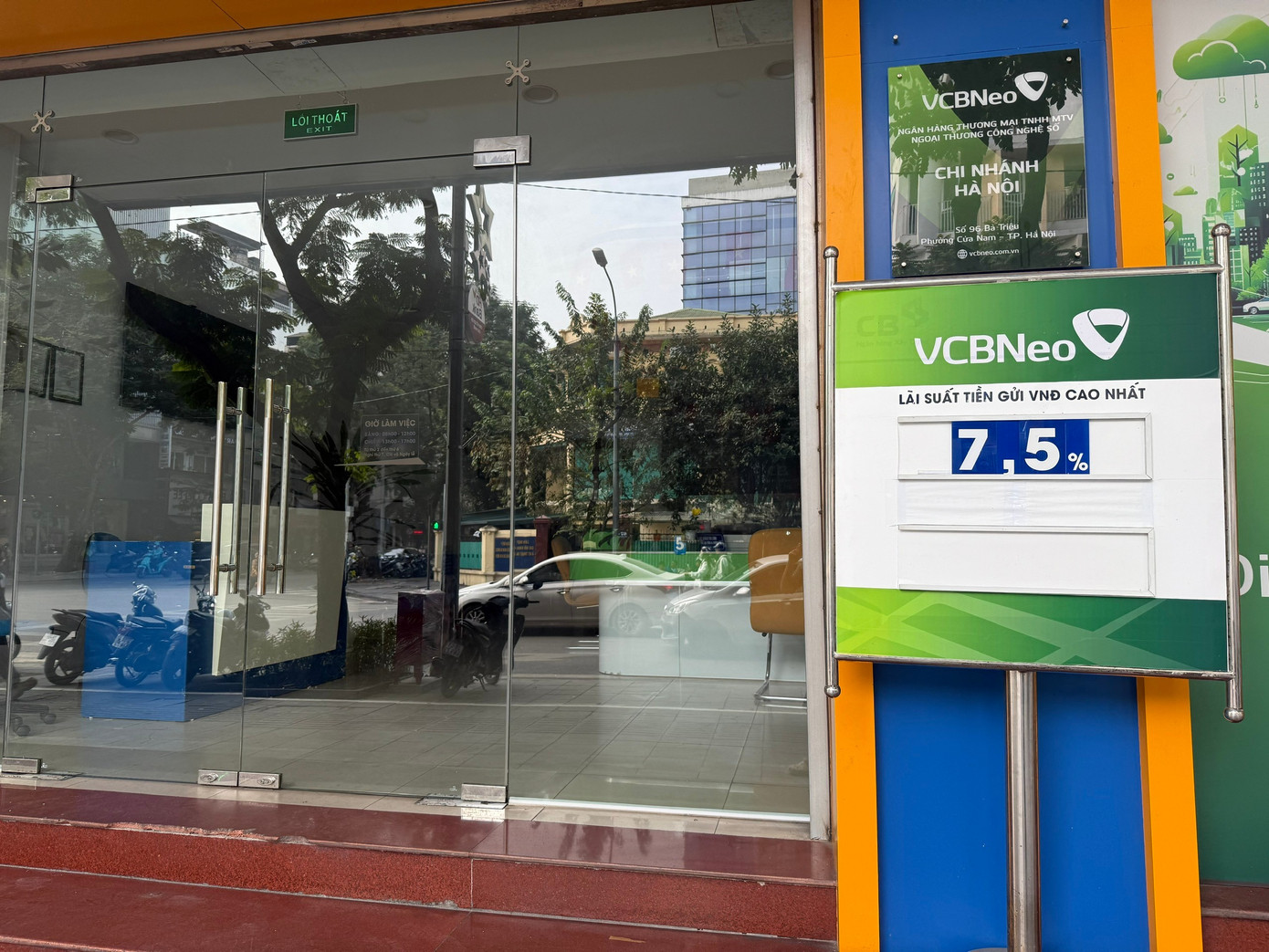 Nhóm Big 4 cũng ồ ạt tăng lãi suất huy động, chuyện gì đang xảy ra? - Ảnh 1