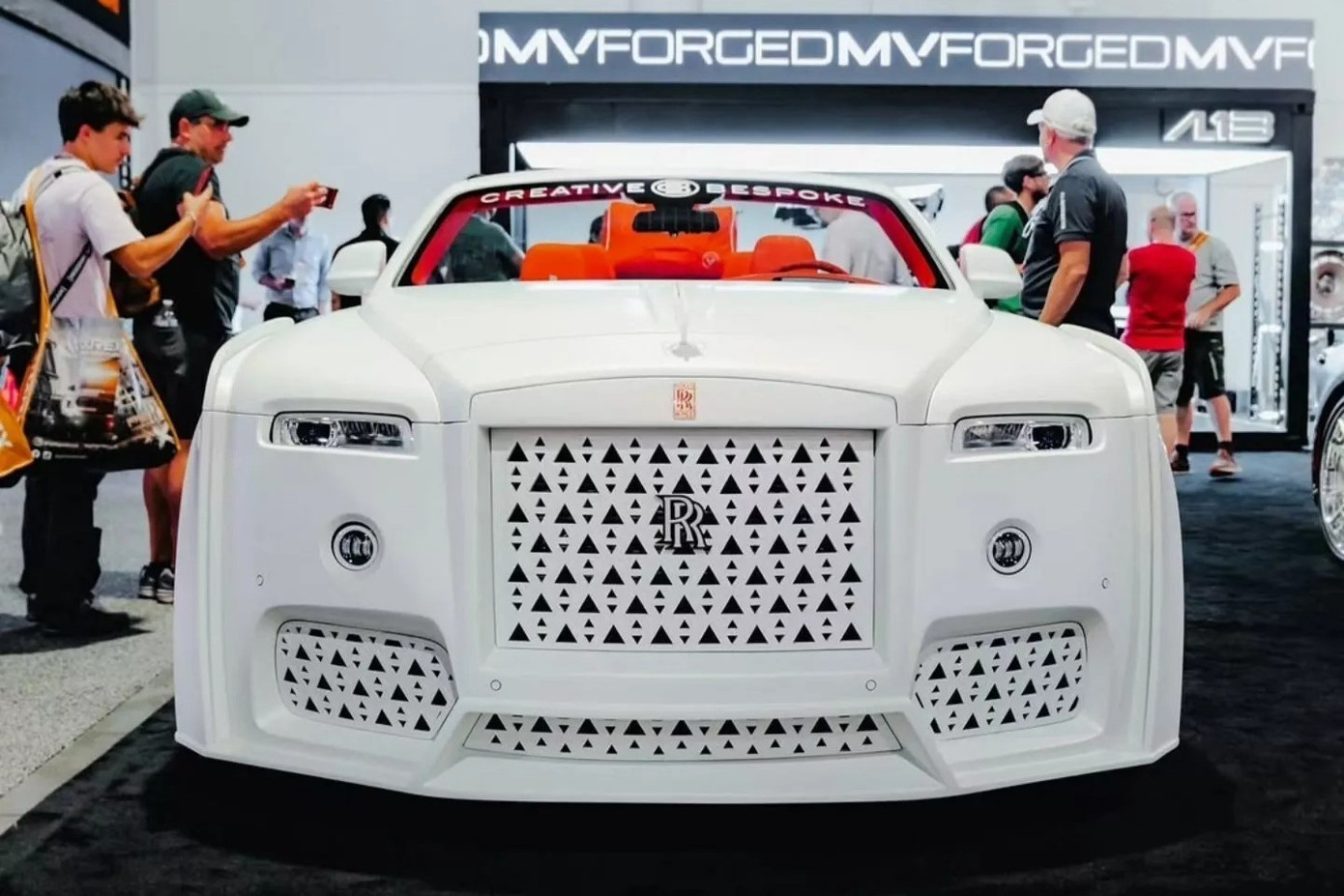 Rolls-Royce Dawn độ độc lạ, chỉ có 25 chiếc toàn cầu - Ảnh 2