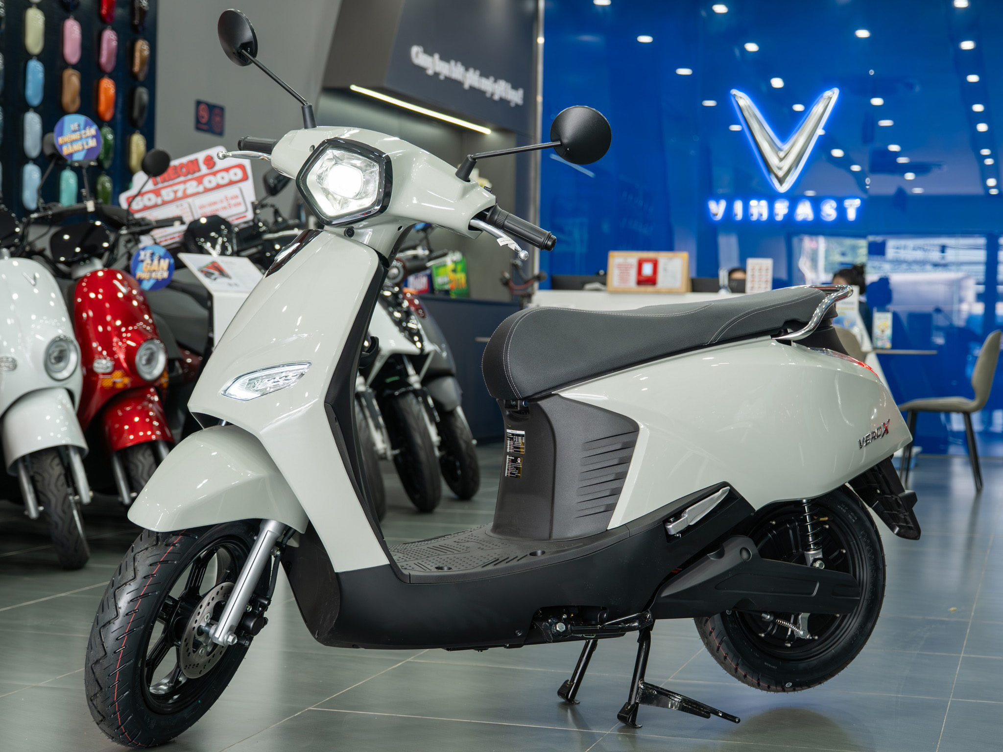 Rộn ràng thị trường xe máy phổ thông Việt Nam 2025: Tay ga chiếm sóng, có ‘ông lớn’ tung cả combo xăng - điện ở nhiều phân khúc - Ảnh 15