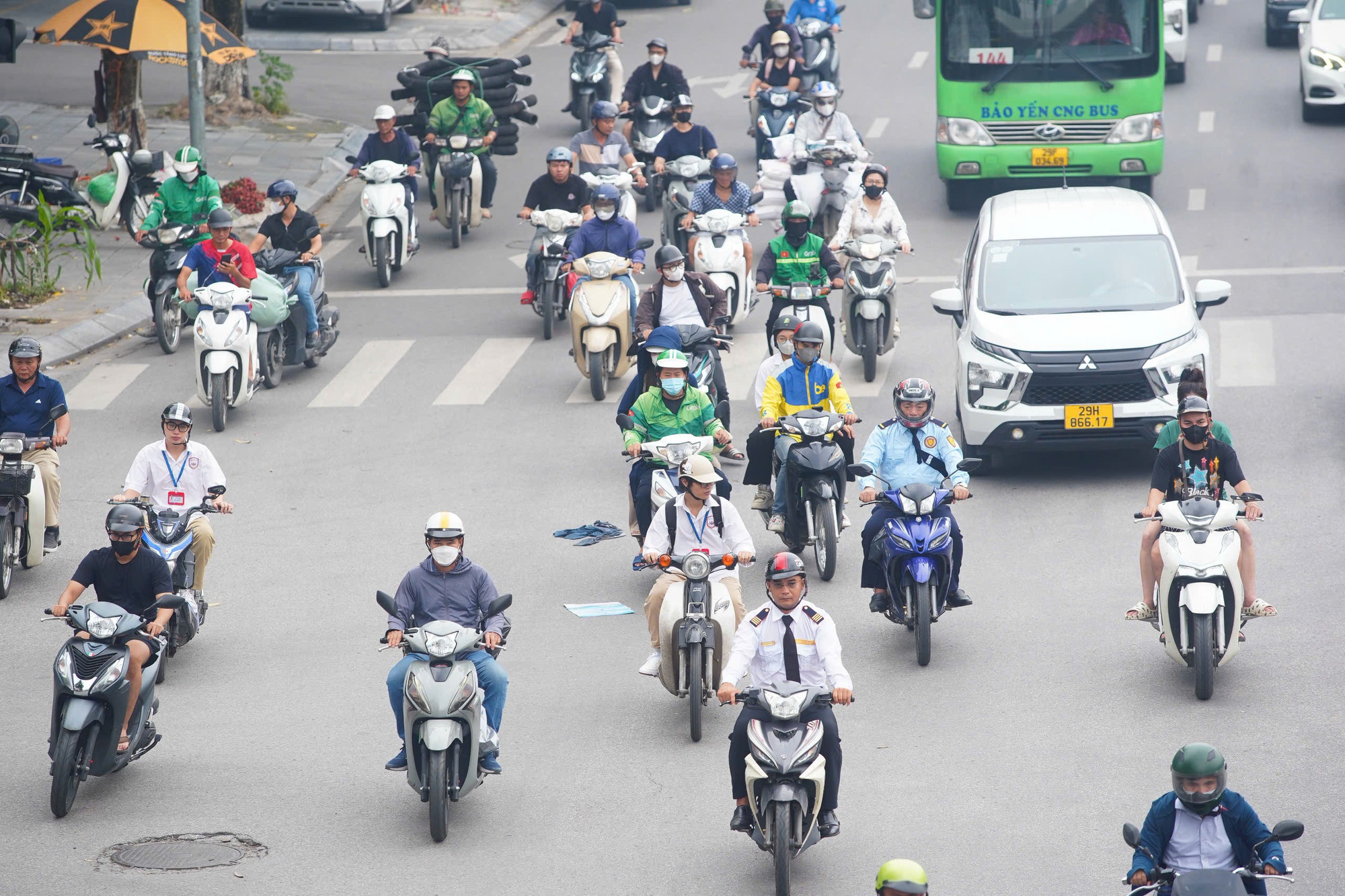 Giám đốc đối ngoại Grab: Tài xế công nghệ là nhóm yếu thế, Nhà nước nên xem xét hỗ trợ từ 10- 20 triệu đồng/người để mua xe điện - Ảnh 2