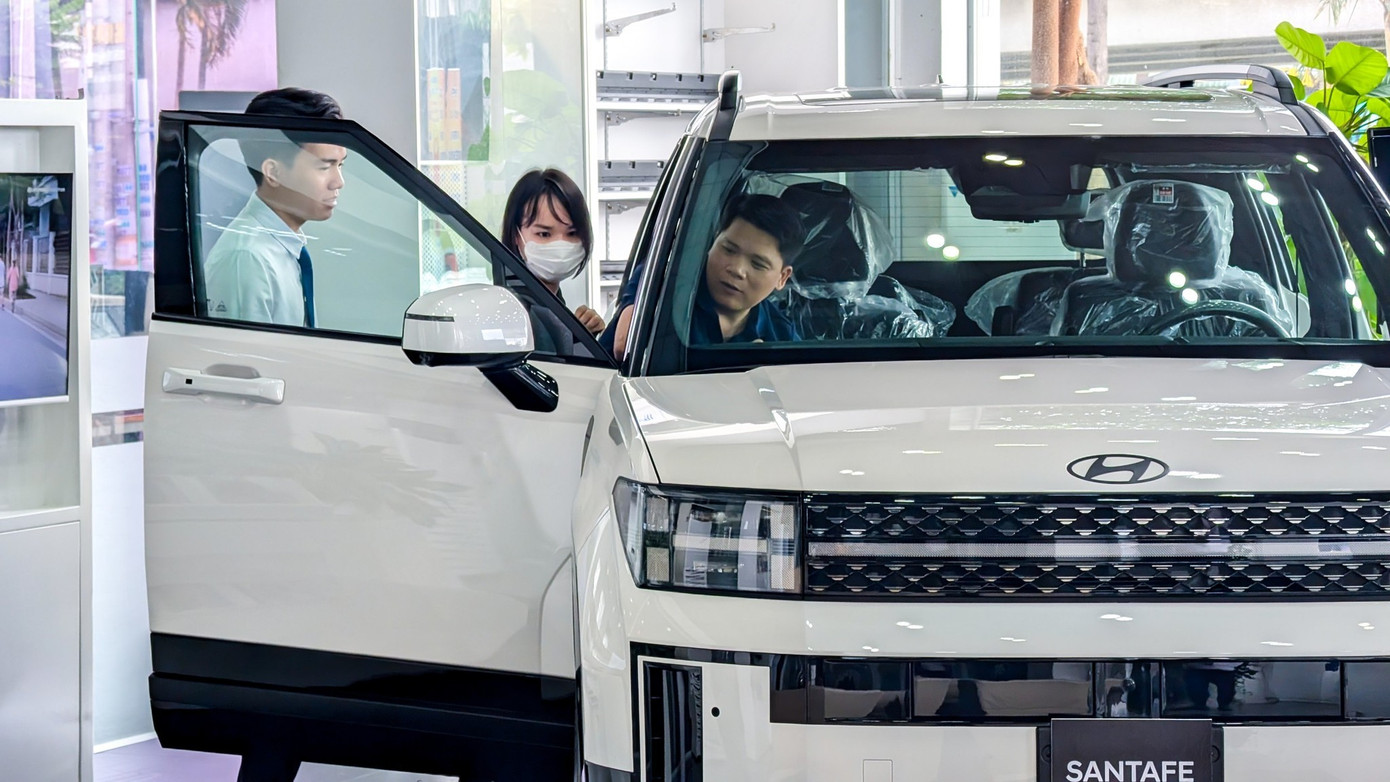 Tiêu thụ ô tô tại Việt Nam đạt đỉnh mới trong năm 2025 - Ảnh 1