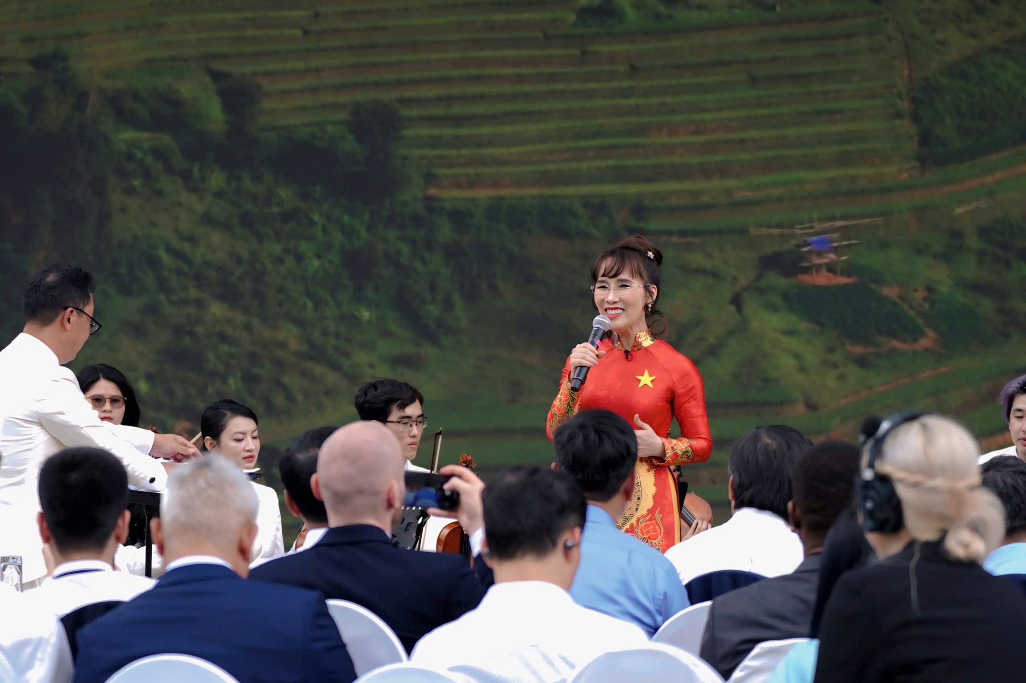 Dấu ấn 2025: Ông Phạm Nhật Vượng chi 28.000 tỷ để VinFast ‘không có kế hoạch B’, ông Trần Đình Long tung tiếp ‘quả đấm thép’, ông Nguyễn Đức Tài xong nhiệm vụ - Ảnh 5