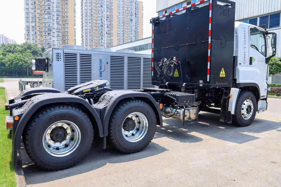 Việt Nam lần đầu có hãng vận chuyển dùng xe container thuần điện: Chạy tối đa 300km/sạc, kéo tải tối đa tới 39 tấn - Ảnh 4