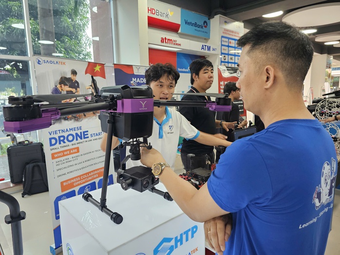 TPHCM sẽ thử nghiệm ô tô bay, UAV giao hàng: Doanh nghiệp lo vướng pháp lý, vùng cấm bay - Ảnh 1