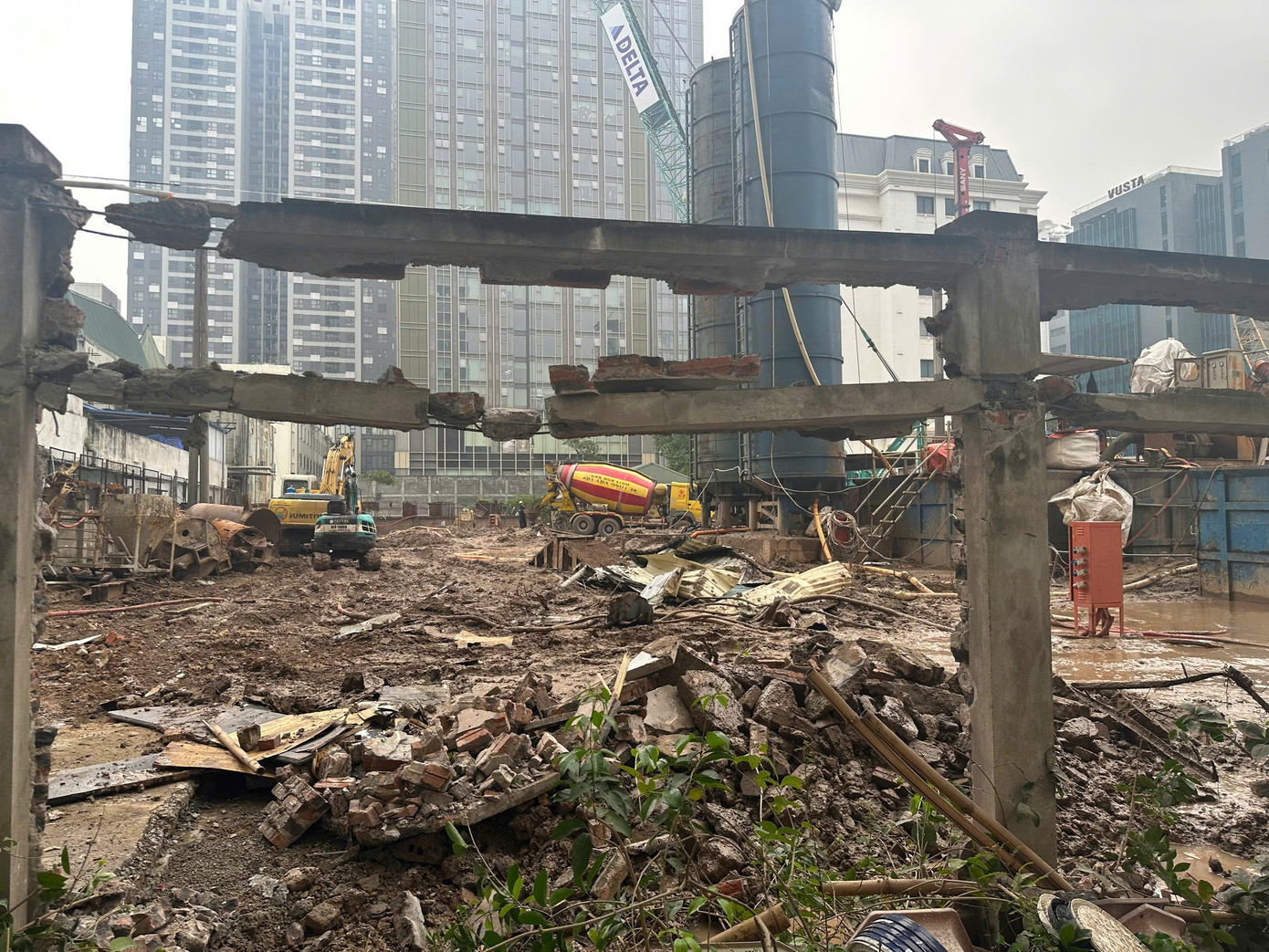 Chủ dự án cao ốc 'đất vàng' bị tố thi công phá hoại tài sản doanh nghiệp khác - Ảnh 1