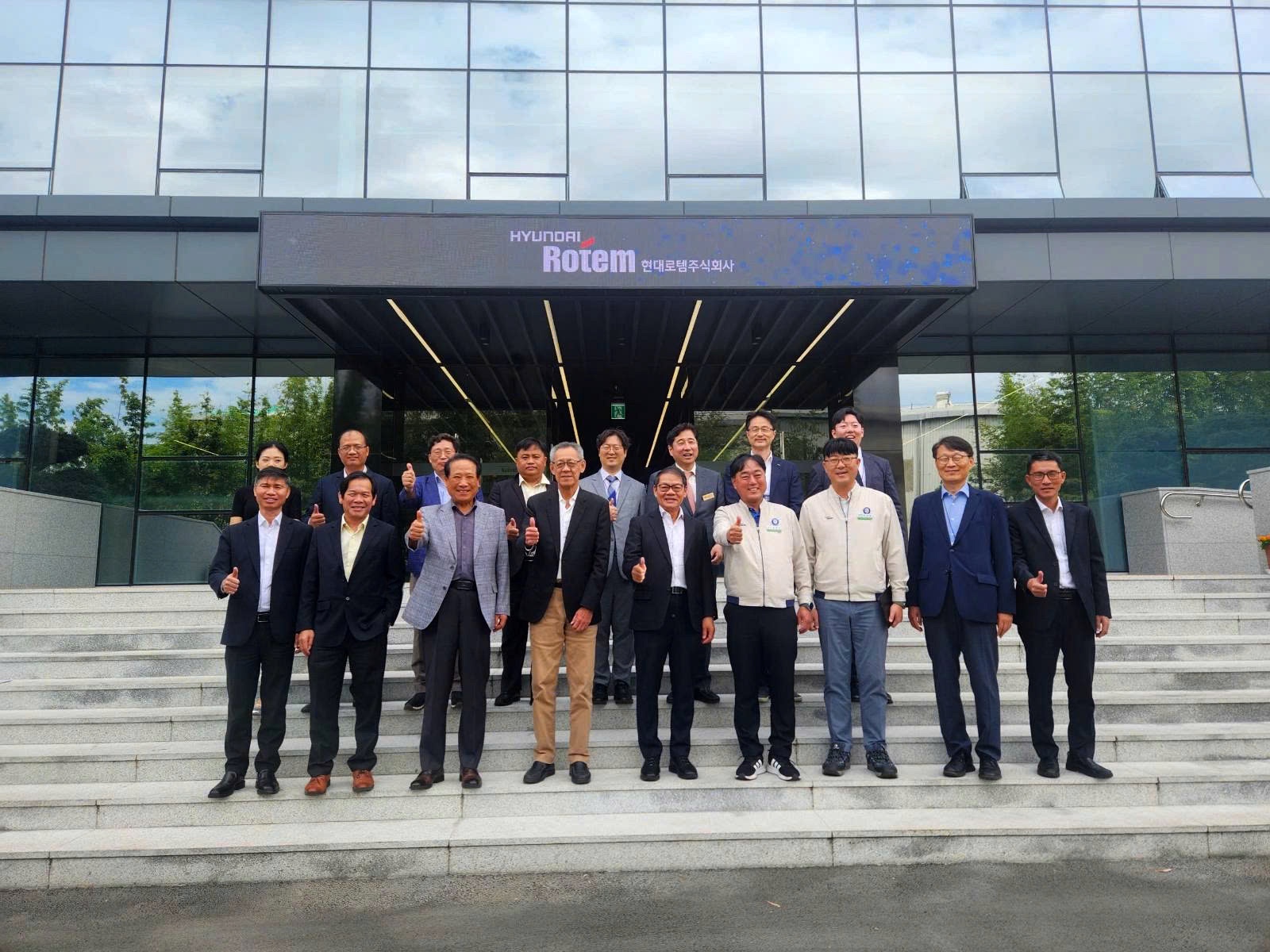 Bước đi mới của tỷ phú Trần Bá Dương trong cuộc đua đường sắt: Trực tiếp sang Hàn Quốc ký thỏa thuận nội địa hóa sản xuất đầu máy toa xe - Ảnh 3