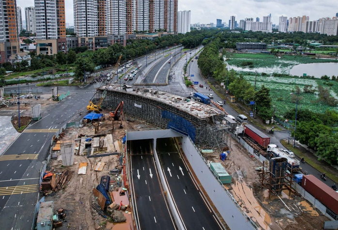 Mở đường cho TP HCM tăng tốc, vươn tầm - Ảnh 1