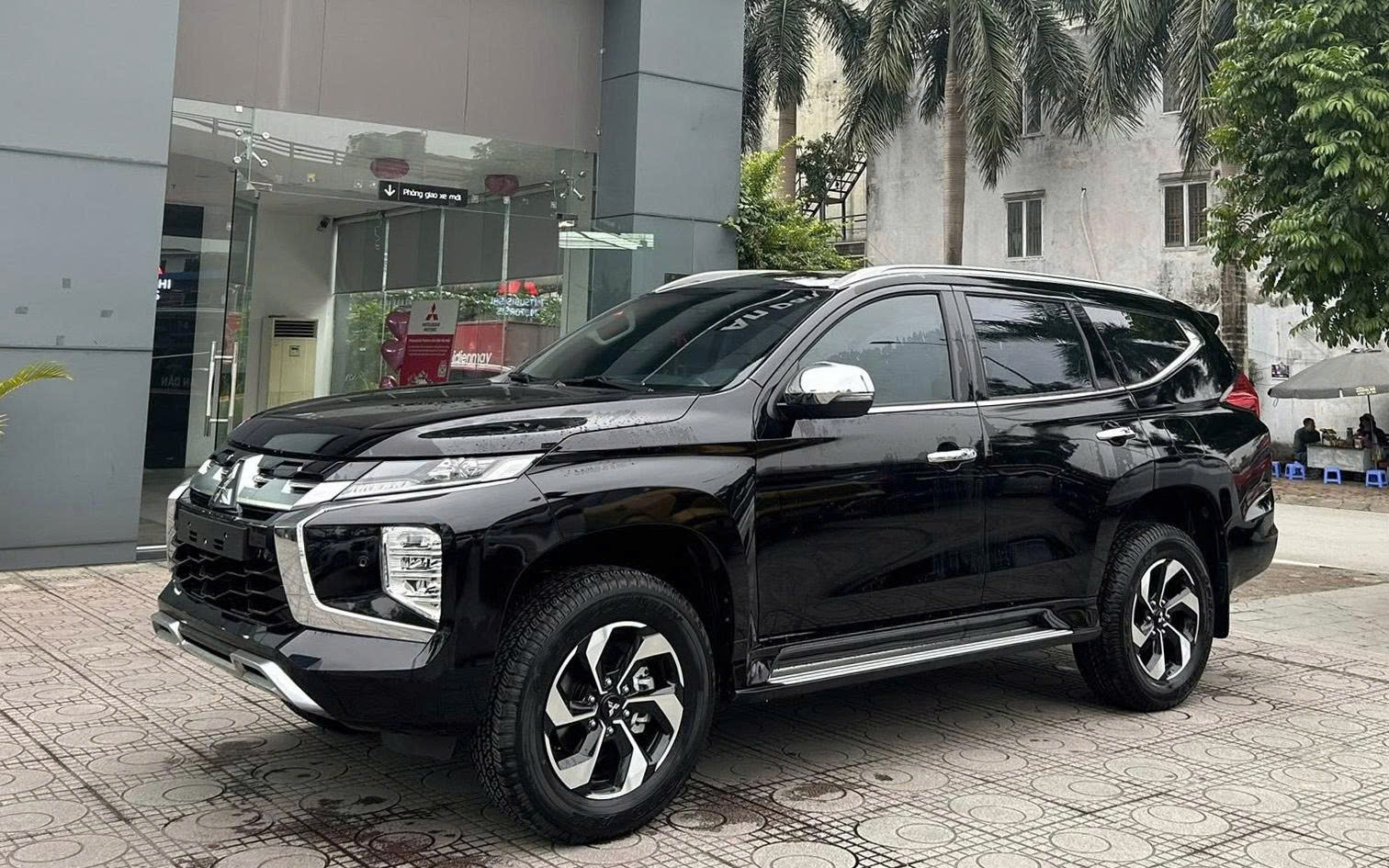 Mitsubishi Pajero Sport có xe bán trở lại sau 7 tháng ‘mất hút’ tại Việt Nam: Hãng chỉ còn bản máy xăng, khách mua phải có điều kiện - Ảnh 5