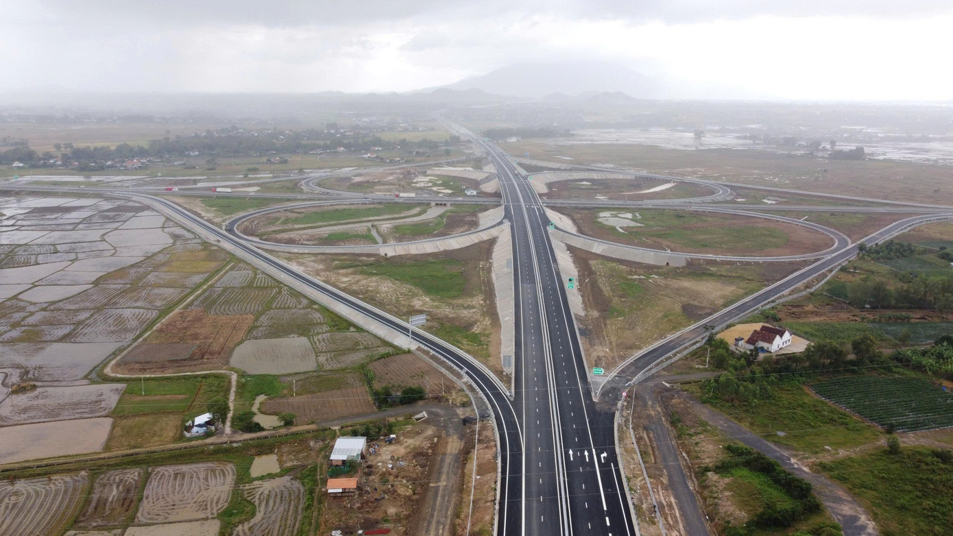 Cận cảnh 20km cao tốc Khánh Hòa - Buôn Ma Thuột sắp thông xe kỹ thuật - Ảnh 4