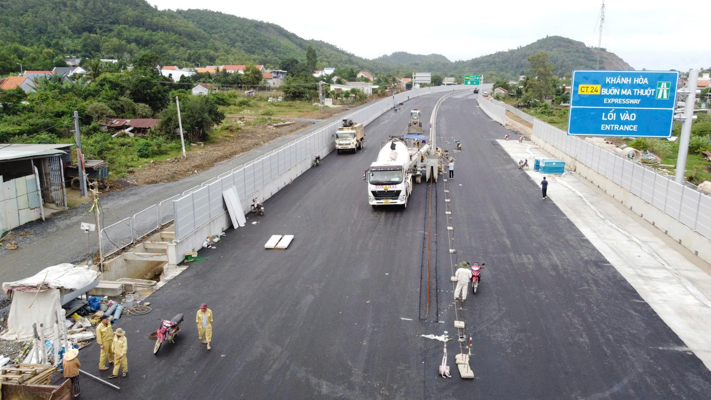 Cận cảnh 20km cao tốc Khánh Hòa - Buôn Ma Thuột sắp thông xe kỹ thuật - Ảnh 7