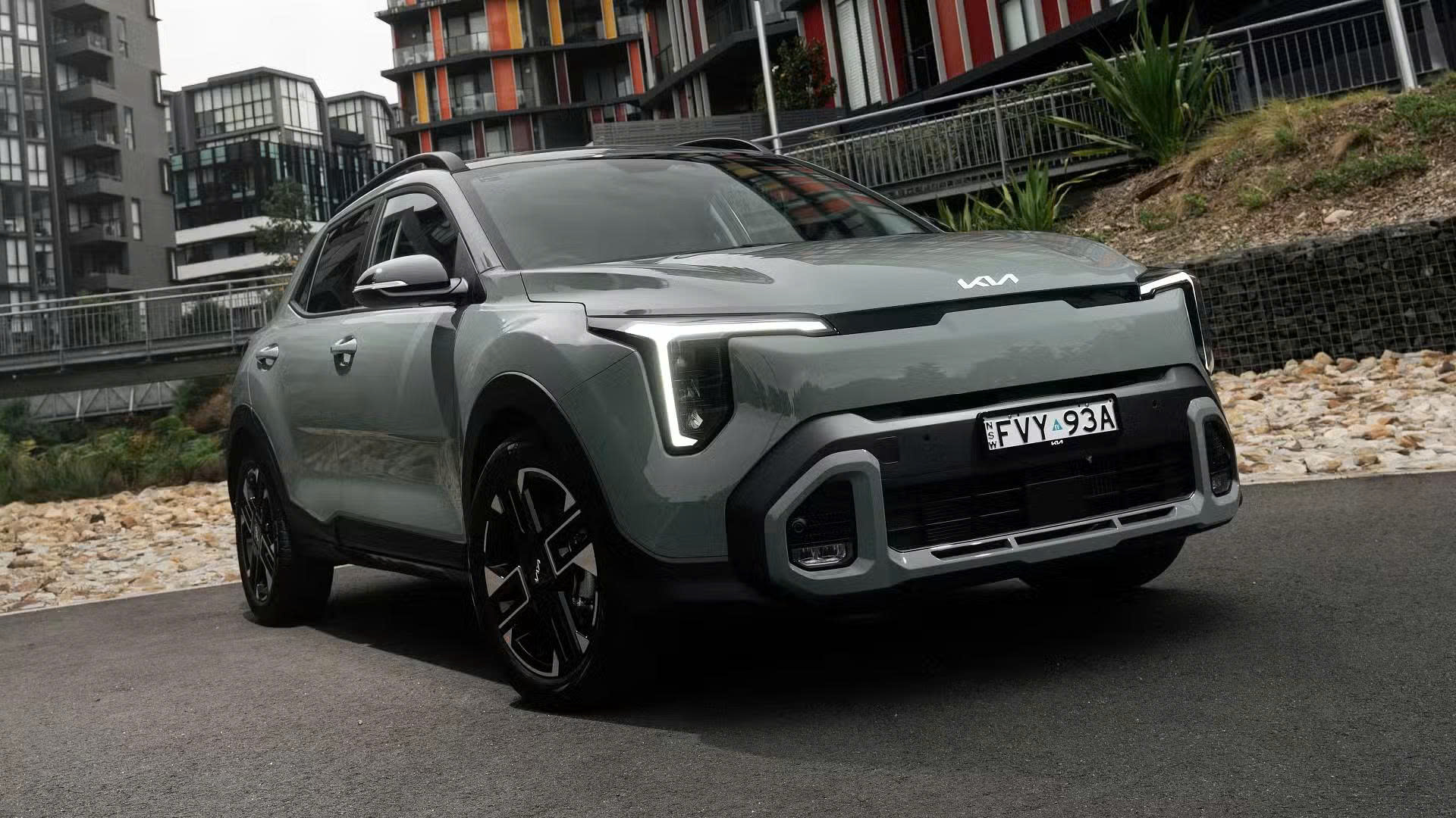 Kia Stonic - CUV cùng cỡ Sonet có bản nâng cấp, thêm động cơ hybrid, giá quy đổi từ 492 triệu đồng - Ảnh 1