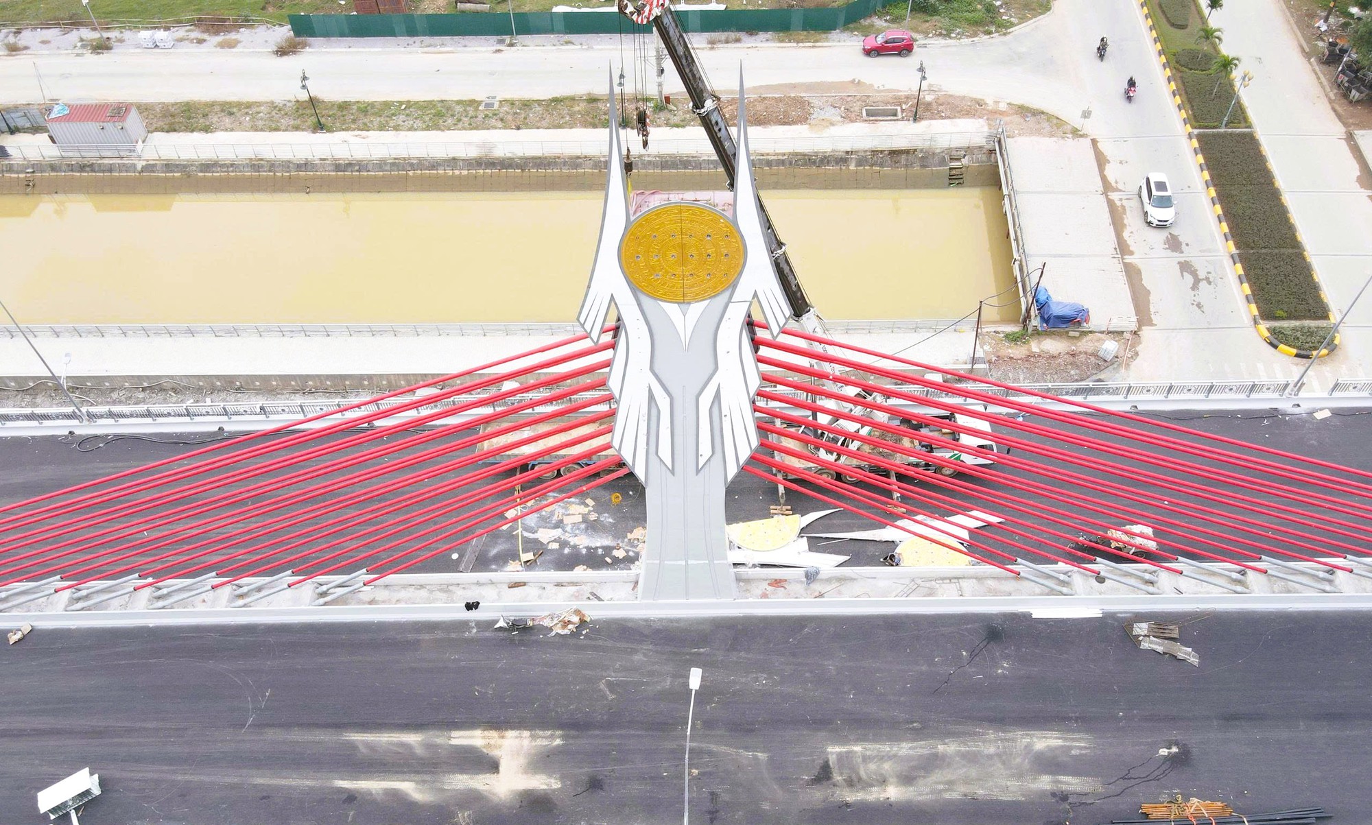 Cầu dây văng đầu tiên vượt đường sắt Bắc - Nam ở Thanh Hóa - Ảnh 6