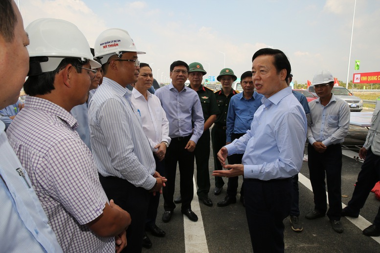 Phó Thủ tướng Trần Hồng Hà thị sát toàn tuyến cao tốc Cần Thơ-Cà Mau trước giờ khánh thành, thông xe kỹ thuật - Ảnh 1