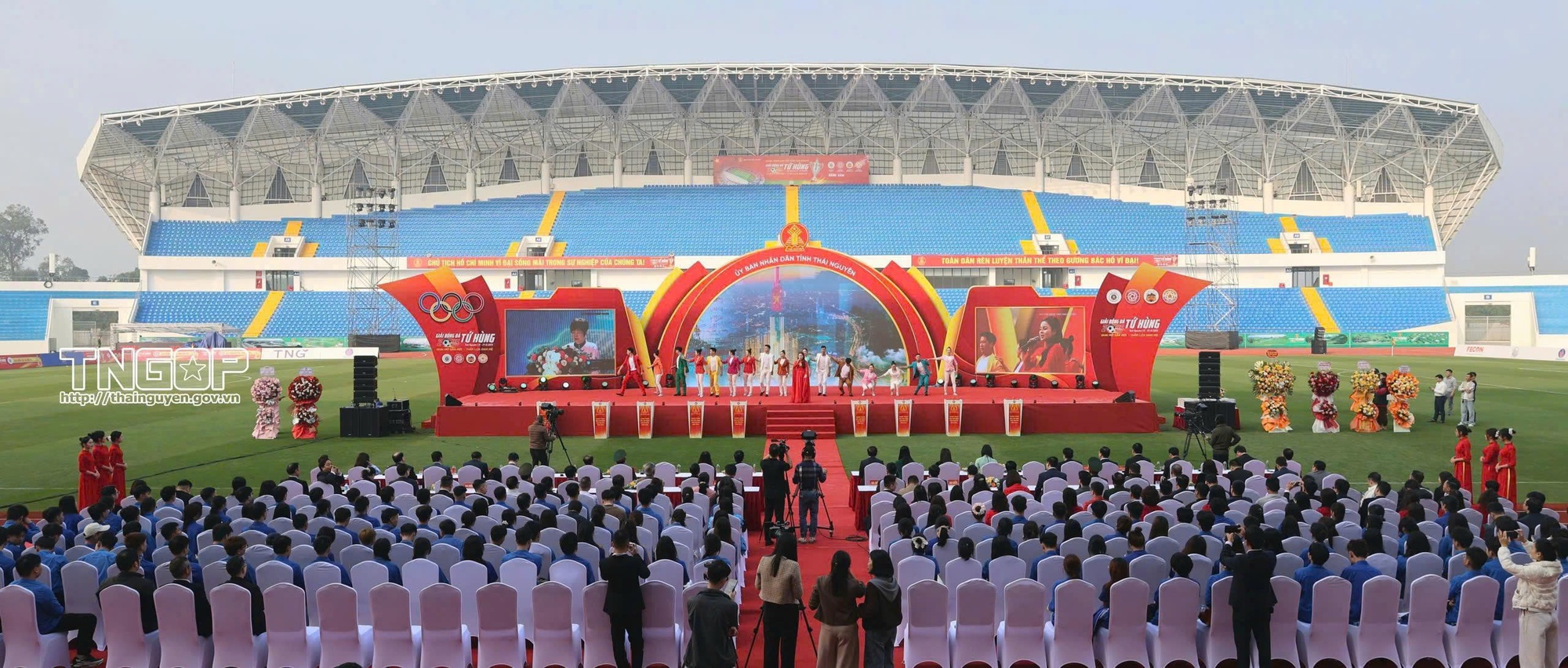 Hôm nay, Việt Nam chính thức có thêm sân vận động hơn 500 tỷ đồng, 22.000 chỗ ngồi lớn nhất miền núi phía Bắc - Ảnh 1