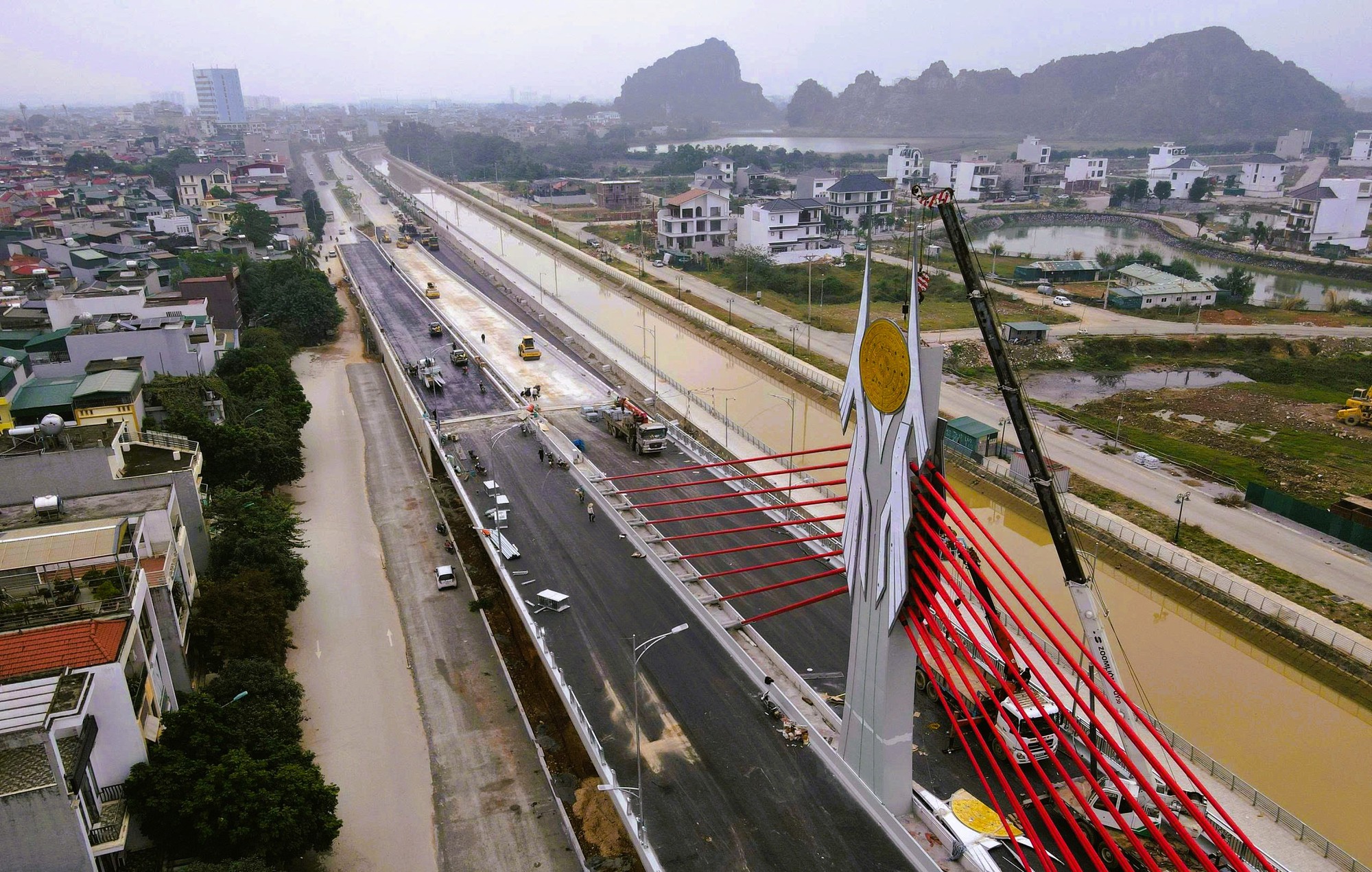 Cầu dây văng đầu tiên vượt đường sắt Bắc - Nam ở Thanh Hóa - Ảnh 4