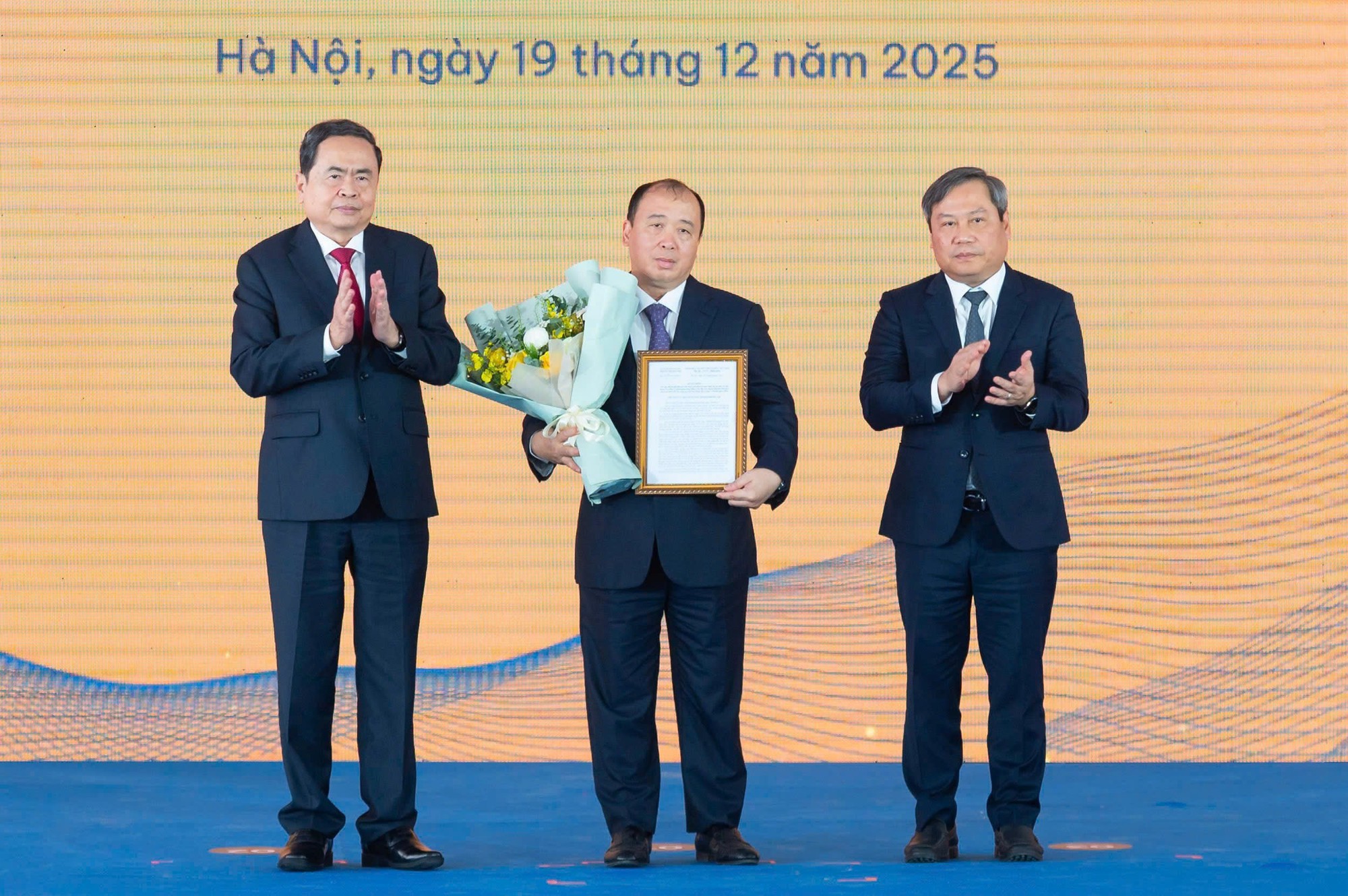 Chủ tịch Quốc hội Trần Thanh Mẫn dự khởi công siêu dự án 855.000 tỷ: Tỷ phú Trần Bá Dương và liên danh các tập đoàn tỷ đô cam kết hiện thực hóa giấc mơ sông Hồng - Ảnh 5