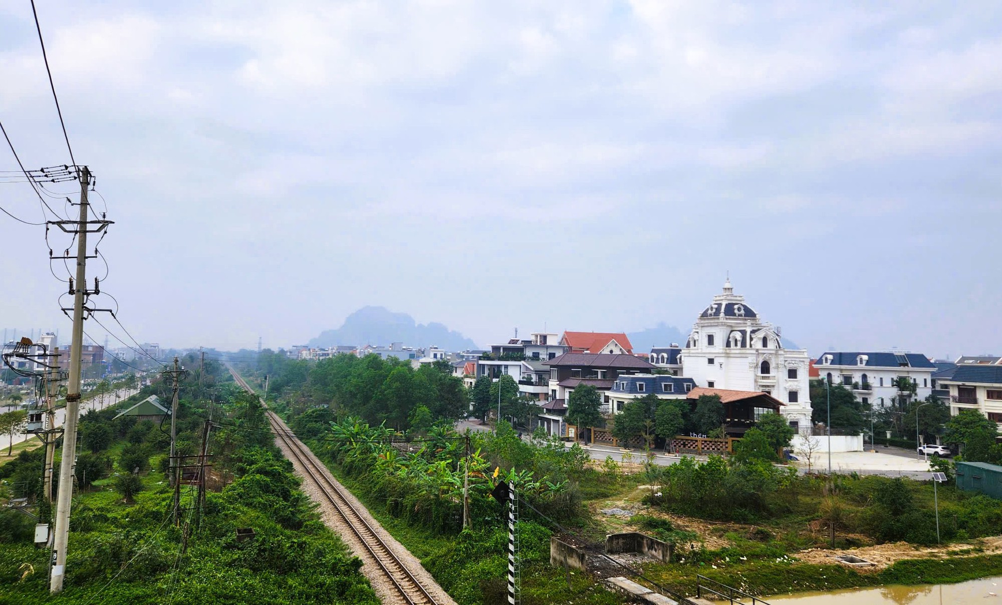 Cầu dây văng đầu tiên vượt đường sắt Bắc - Nam ở Thanh Hóa - Ảnh 10