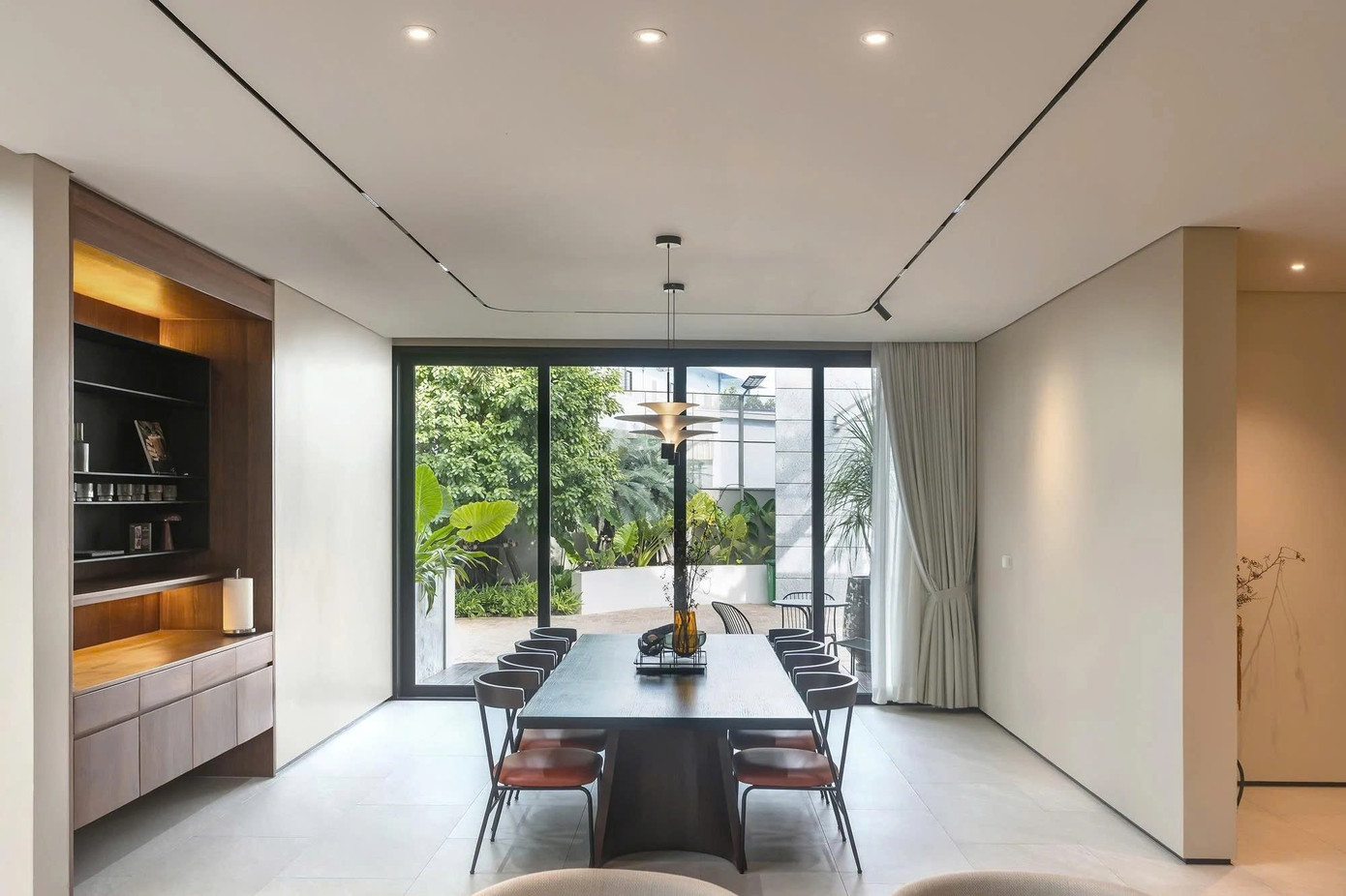 Biệt thự 3 tầng với kiến trúc mở, sống xanh giữa đô thị nhiệt đới - Ảnh 9