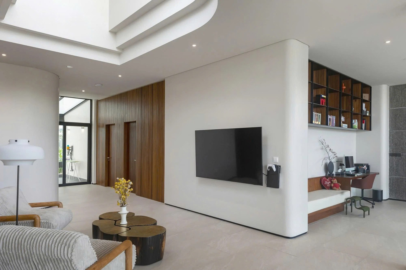 Biệt thự 3 tầng với kiến trúc mở, sống xanh giữa đô thị nhiệt đới - Ảnh 10