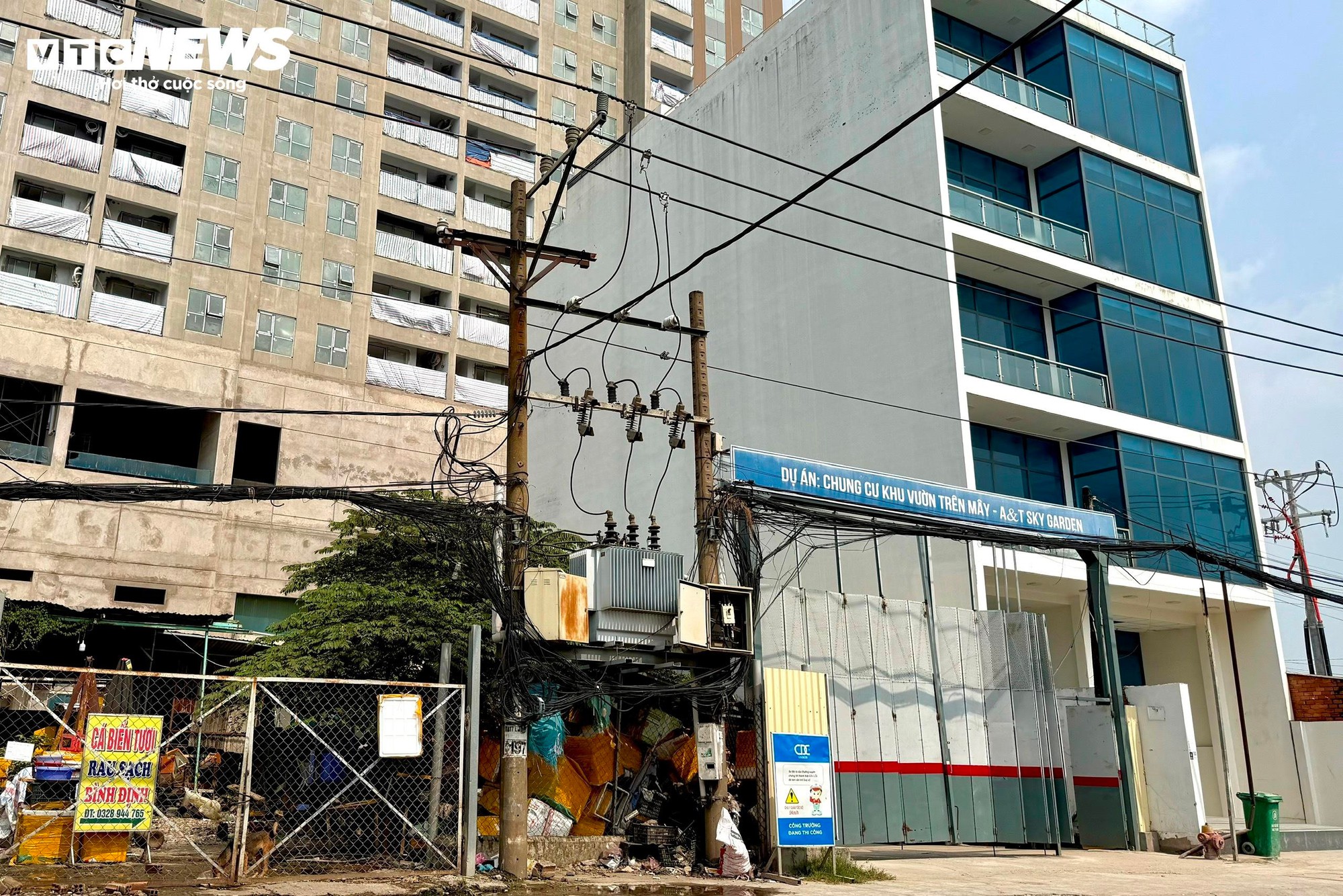 Một trục đường gần 4km ở TP.HCM 'gánh' 9 dự án chung cư - Ảnh 8