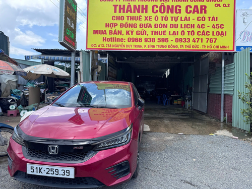 Giá thuê xe tự lái Tết dương lịch tăng mạnh - Ảnh 1