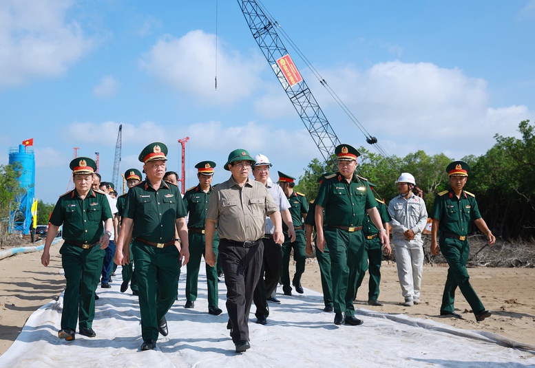 Thủ tướng kiểm tra, đôn đốc một số dự án hạ tầng chiến lược tại Cà Mau - Ảnh 1
