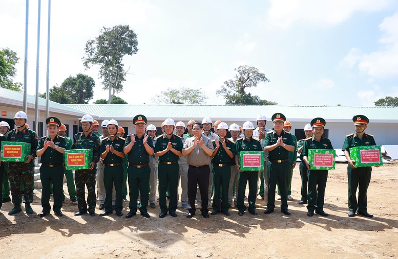 Thủ tướng kiểm tra, đôn đốc một số dự án hạ tầng chiến lược tại Cà Mau - Ảnh 8