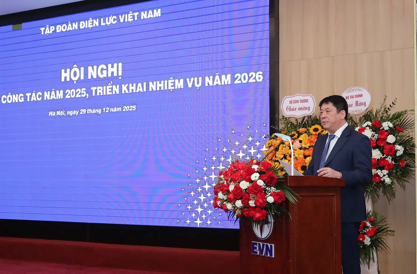 EVN công bố doanh thu năm 2025 đạt 645.195 tỷ đồng, tăng 10% so với năm ngoái - Ảnh 1