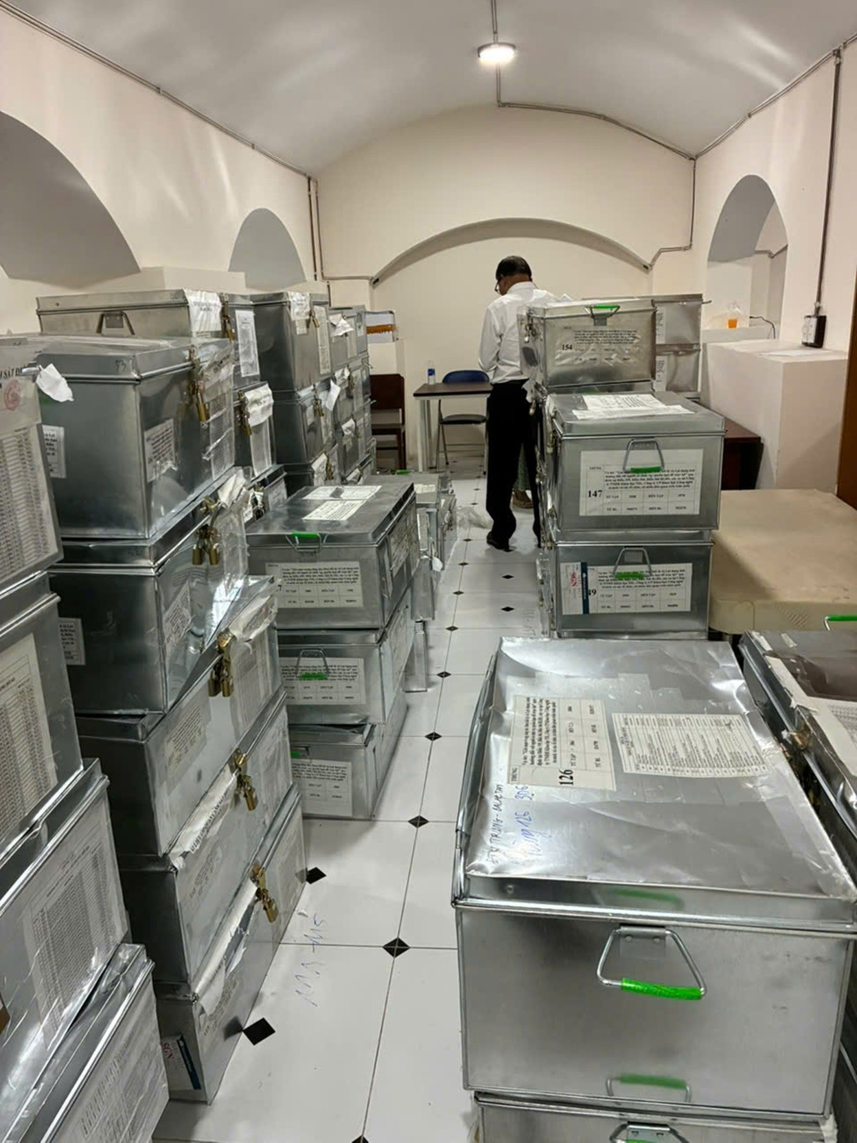 Kho tài liệu chứa 1,5 triệu bút lục vụ án liên quan công ty kiểm định sữa giả Hiup, kẹo Kera - Ảnh 2