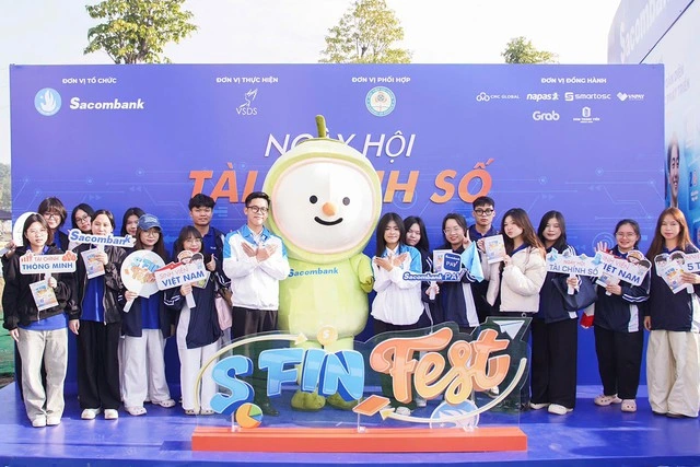 Sacombank lan tỏa tinh thần tài chính thông minh đến thế hệ trẻ qua S-FINFEST 2025 - Ảnh 1