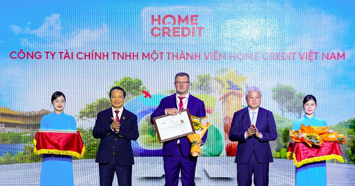 Home Credit vào Top 10 Doanh nghiệp Bền vững thuộc lĩnh vực Thương mại - Dịch vụ