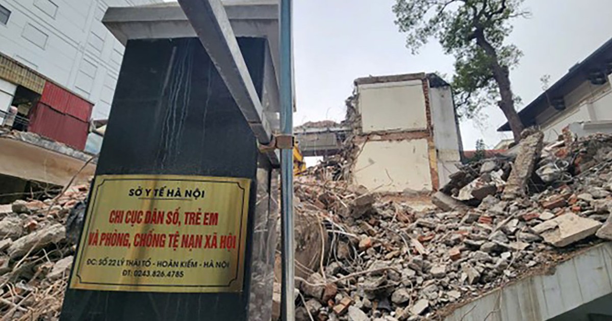 Phá dỡ công trình phục vụ dự án quảng trường, công viên cạnh hồ Hoàn Kiếm