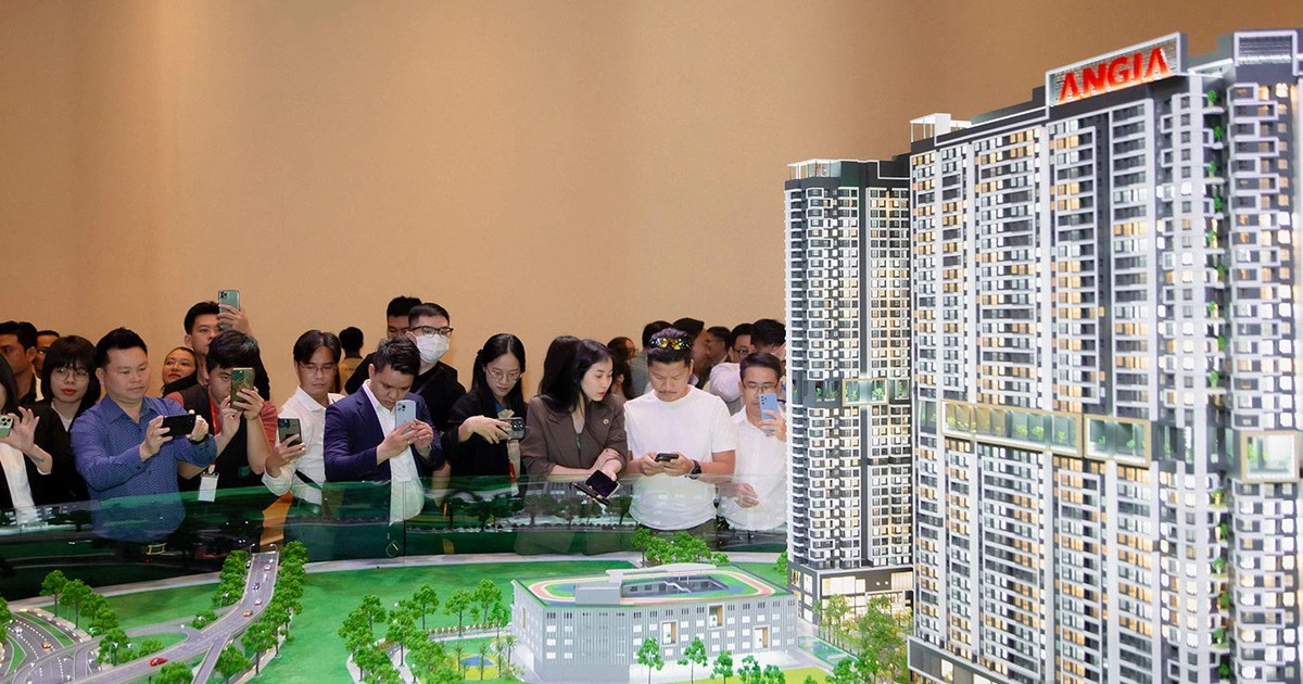 ‘Mách nước’ nhà đầu tư tránh lãi suất thả nổi lên đến 15%/năm