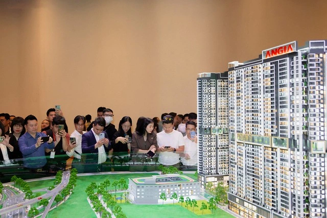 ‘Mách nước’ nhà đầu tư tránh lãi suất thả nổi lên đến 15%/năm - Ảnh 1