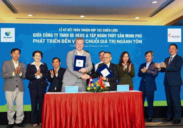 De Heus ký kết hợp tác với Tập đoàn Minh Phú nuôi tôm và cá rô phi - Ảnh 1
