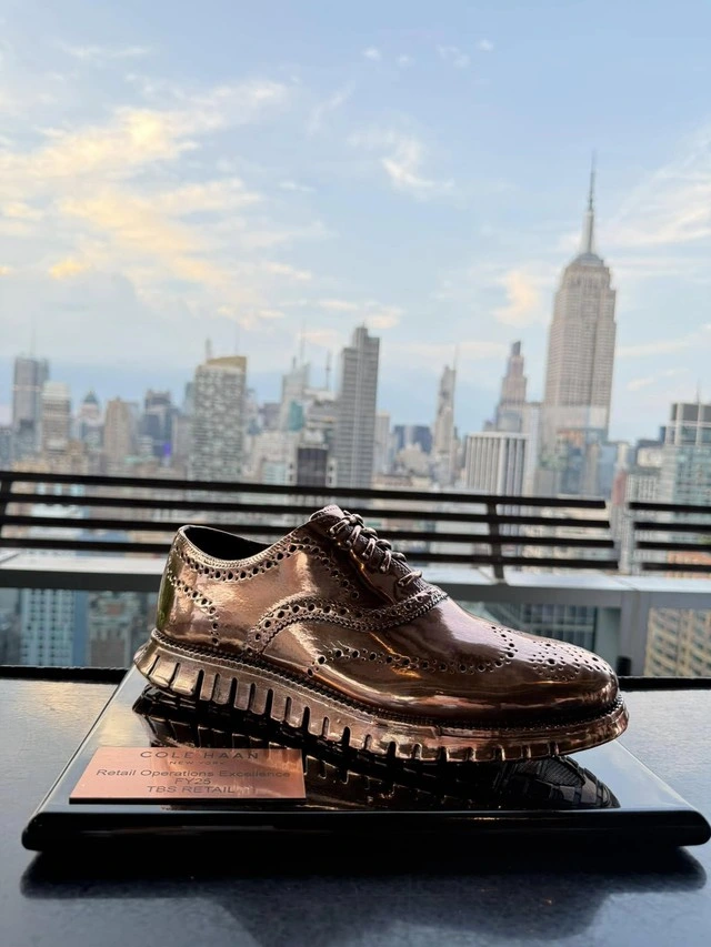 Cole Haan Việt Nam vượt chuẩn mực toàn cầu, vinh dự nhận Giải thưởng ‘Retail Operation Excellence’ - Ảnh 1