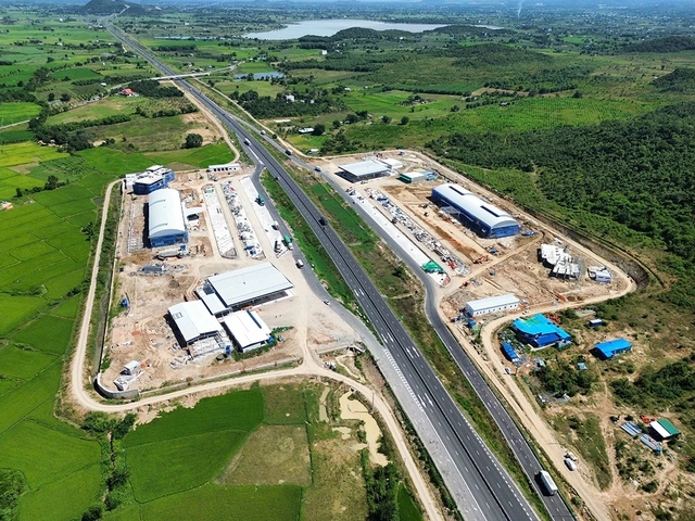 Trạm dừng nghỉ chạy đua tiến độ - Ảnh 2