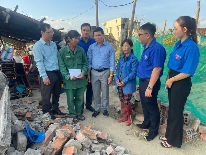 EVNGENCO3 hỗ trợ hơn 7 tỉ đồng cho miền Trung, Tây nguyên sau bão lũ - Ảnh 12