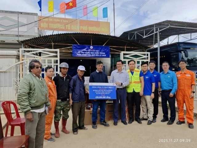 EVNGENCO3 hỗ trợ hơn 7 tỉ đồng cho miền Trung, Tây nguyên sau bão lũ - Ảnh 13