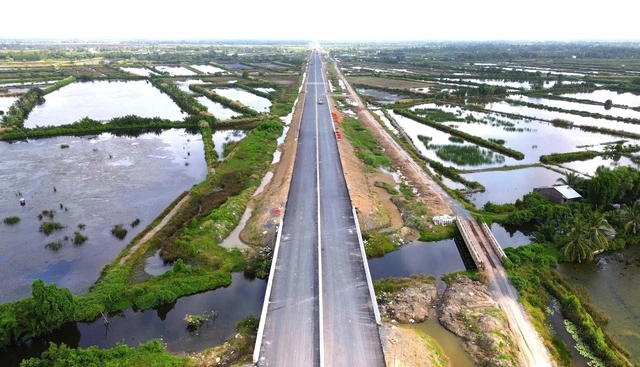 Xuân về sớm trên 3.000 km cao tốc Bắc - Nam - Ảnh 5