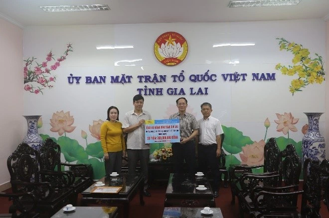 EVNGENCO3 hỗ trợ hơn 7 tỉ đồng cho miền Trung, Tây nguyên sau bão lũ - Ảnh 20